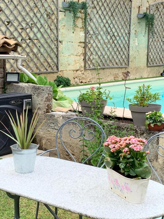 La Maison Du Bourg B&B Puisseguin Eksteriør bilde