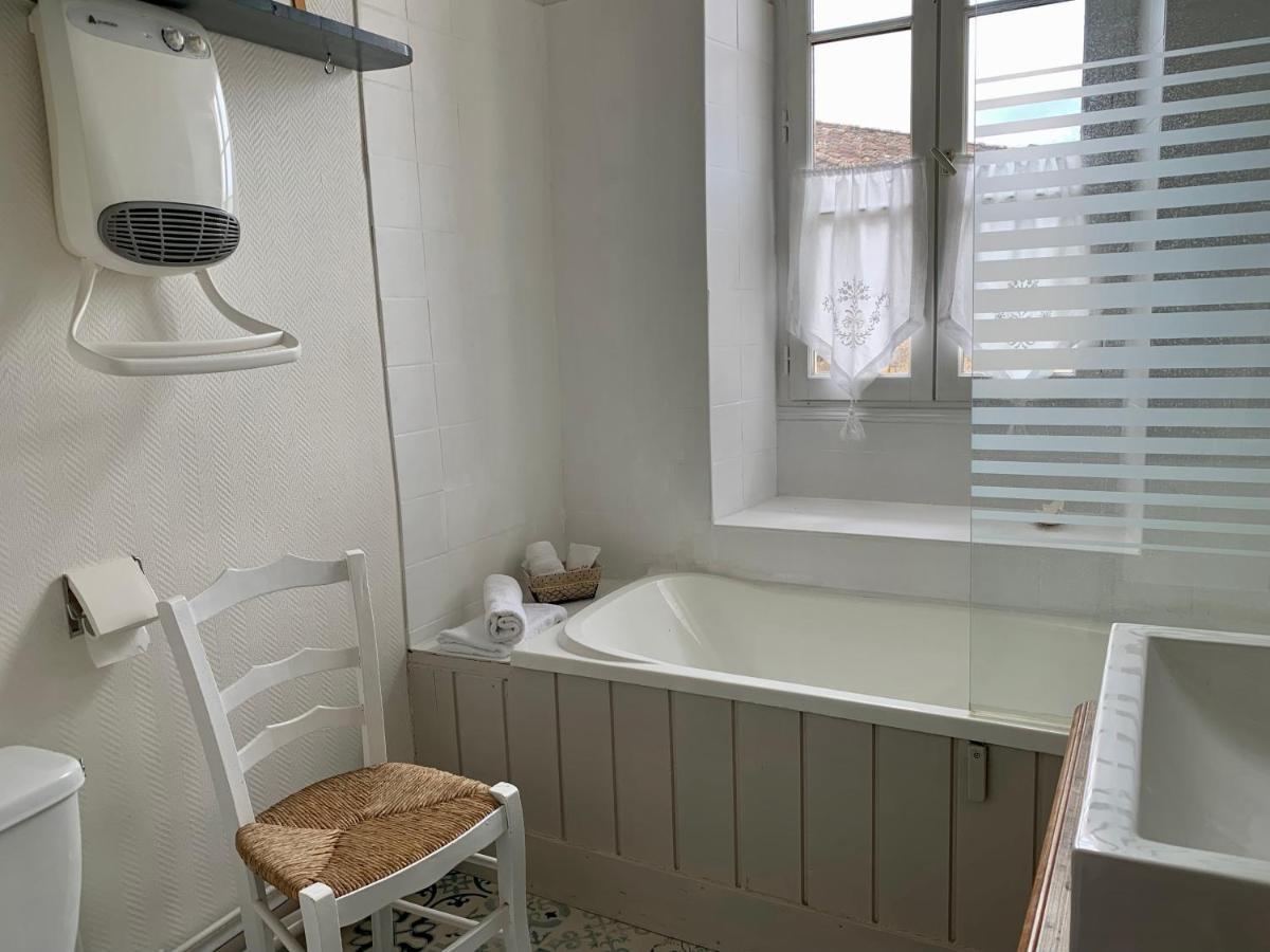 La Maison Du Bourg B&B Puisseguin Eksteriør bilde